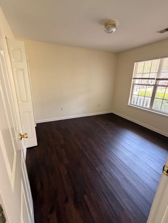 Photo - Beautiful and spacious! Ready for move in!