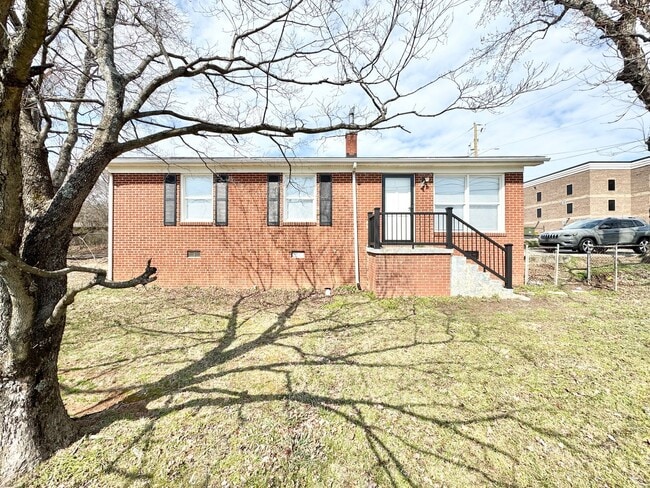 Building Photo - Renovated 3 Bedroom Across From N Elm Village!