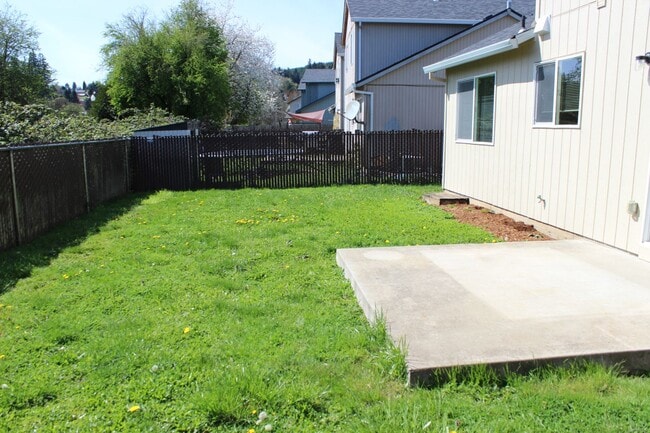 Photo - 4 bedroom 2 bath family home in quiet Scappoose neighborhood
