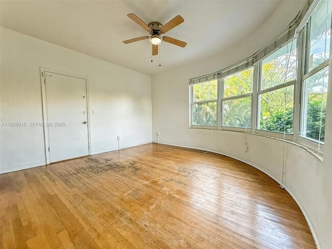 Photo - 315 W 28th St Unidad 1