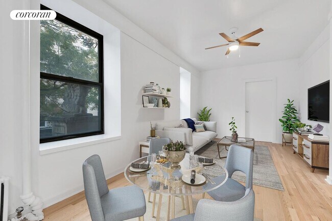 Photo - 300 W 17th St