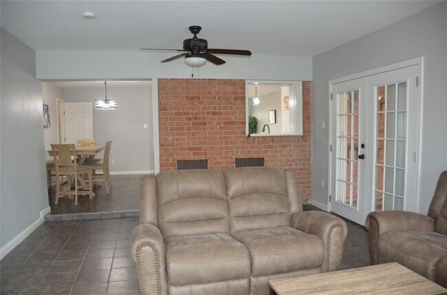 Photo - 2806 Pine St