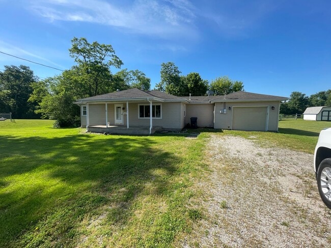 Building Photo - 3 bed/2 bath