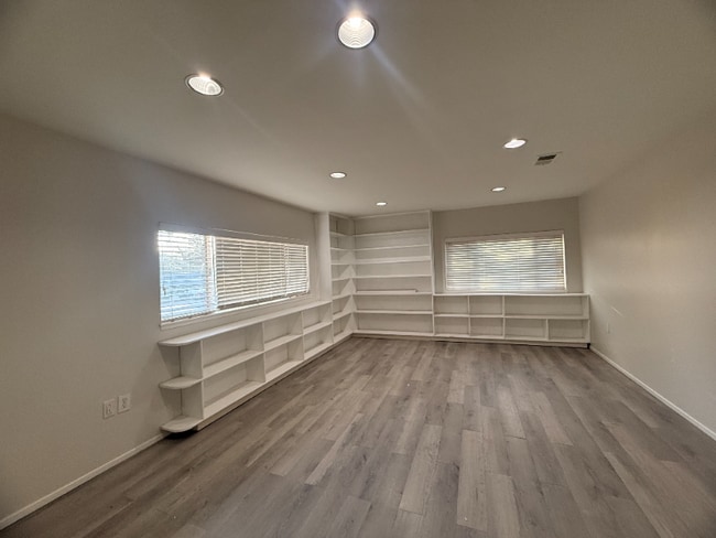 Photo - 4208 Oak Knoll Dr