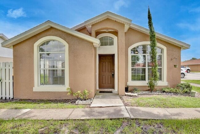 Building Photo - Charming 3/2 Spacious Home Located in the ...