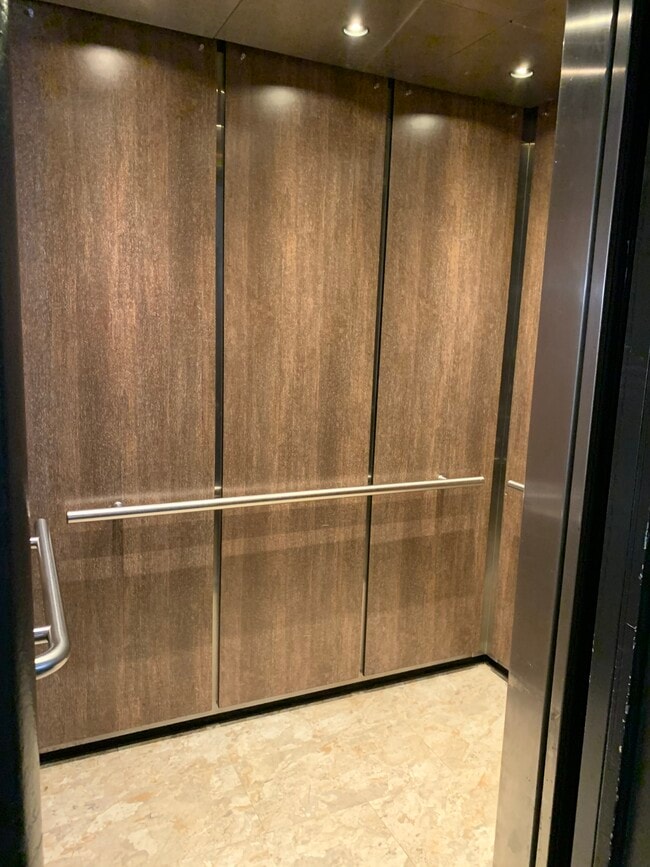 Photo - 301 E Roy St Unidad 42