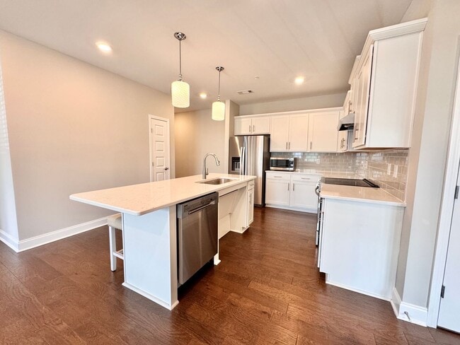 Photo - 2 Bed, 2 Bath Condo w/ Elevator Close to D...