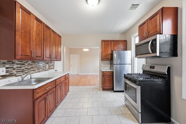 Photo - 78 Willoughby St