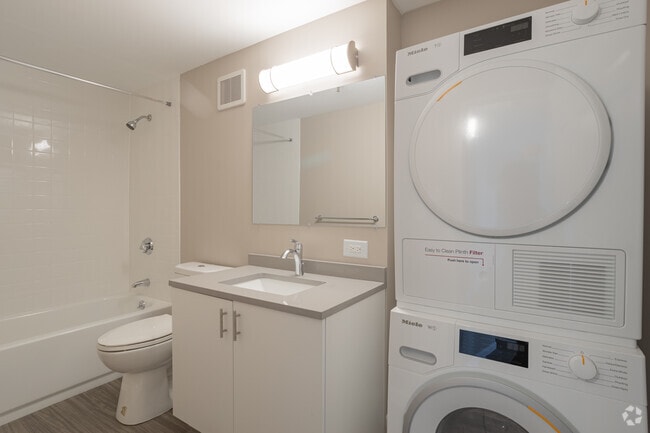2BR, 2BA, - 1033SF