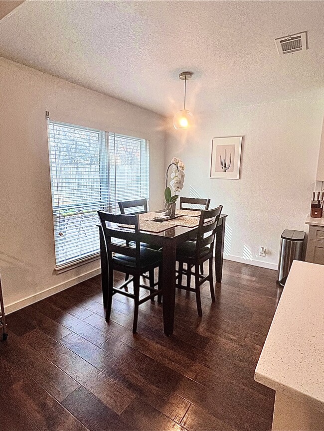 Photo - 303 Craigmont Dr