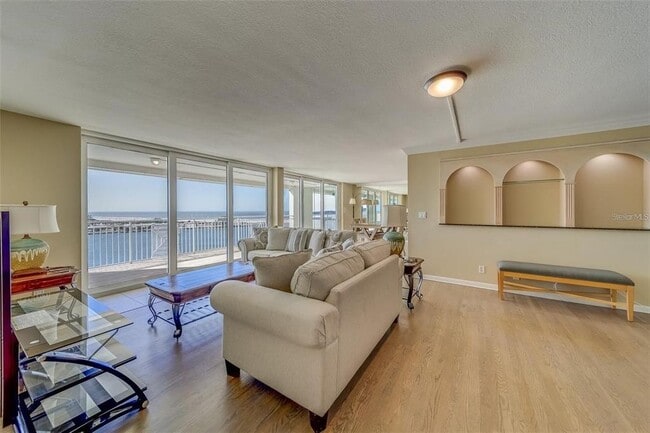 Photo - 675 S Gulfview Blvd Unidad PH1