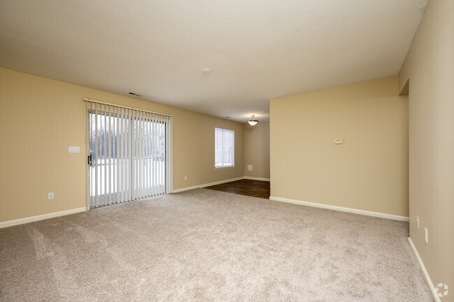 Red Oak - Living Room - Oak Lake at Crooked Creek