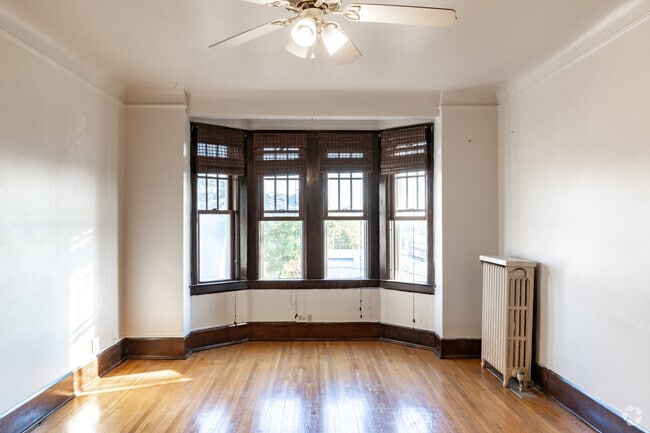 1BR, 1BA - 780SF