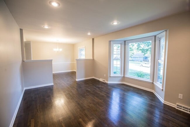 Photo - 128 Seneca Ln