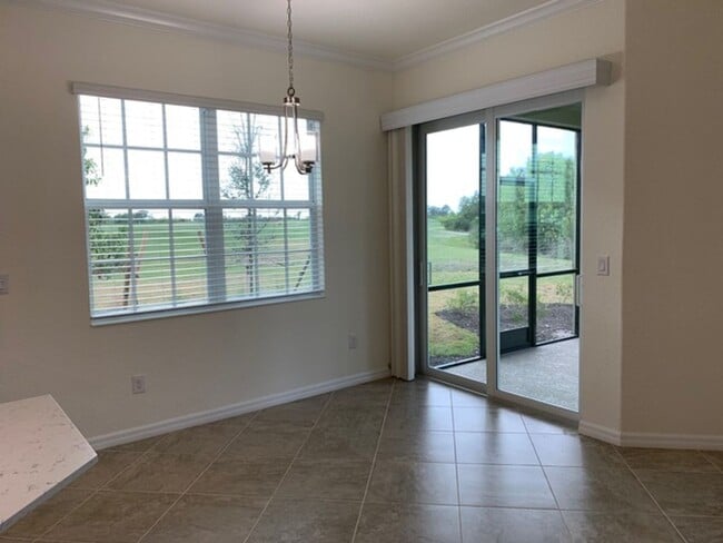 Photo - JUST LISTED! -3/2 COACH HOME - COUNTRY CLUB EAST - NICE!!