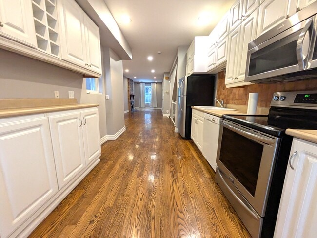 Building Photo - 86 Asquith Ave Unit Main