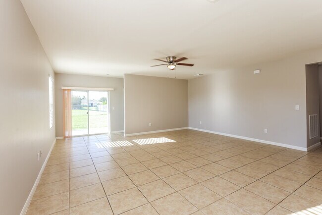 Photo - 320 SE 3rd St