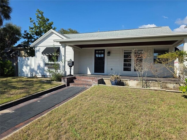 Building Photo - 775 20th Ave N