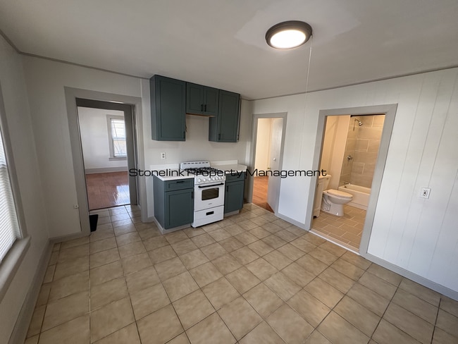 Building Photo - 111 Johnson St Unit 1