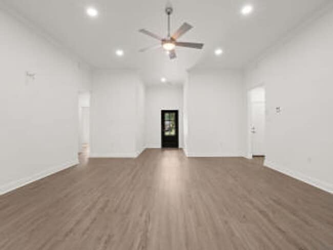 Photo - 308 W Schweitzer Ave