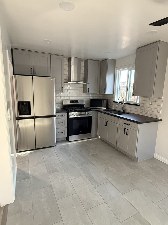 Kitchen - 4258 W 101st St