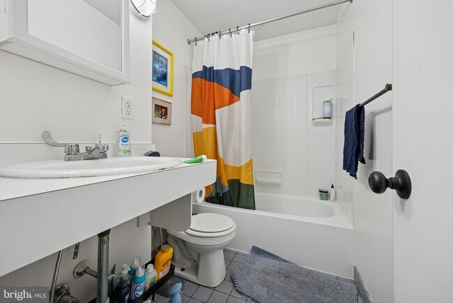 Photo - 1731 Bainbridge St