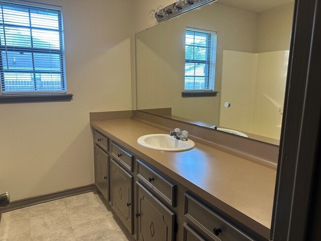 Photo - 209 Cherry St