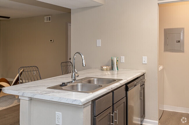 2BR, 2BA - 980SF