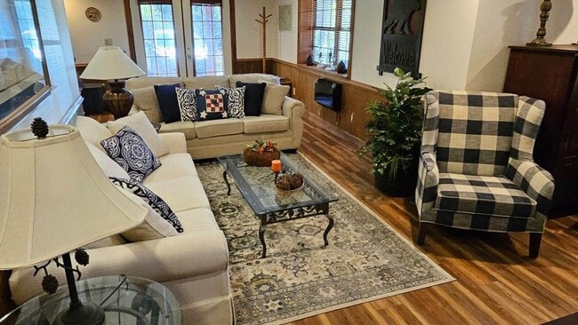 Photo - $1,750 - 2 Bedroom 1 Bathroom Gorgeous Fur...
