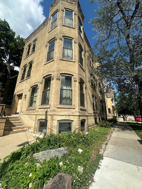 Building Photo - 802 N Van Buren St Rental