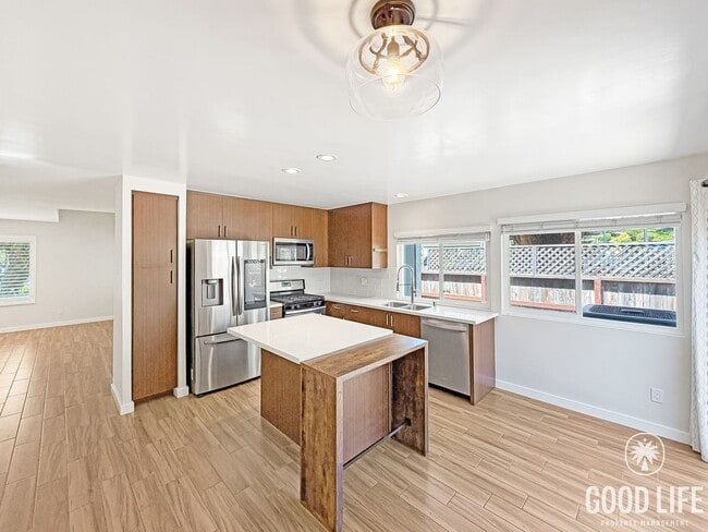 Photo - Modern 3BD/1.5BA Townhome in Tierrasanta with Kitchen Island, Private Yard, Pool & Tennis Court