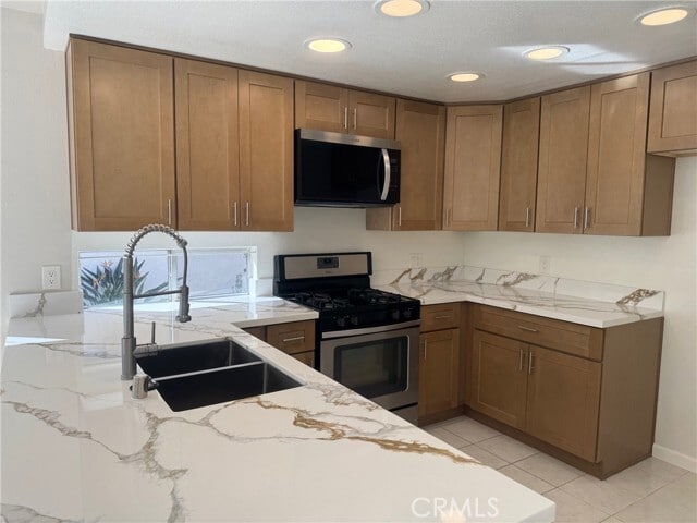 Building Photo - 12 Brookdale