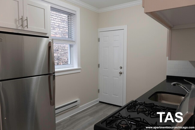 Photo - 644 W Roscoe St Unit 2S