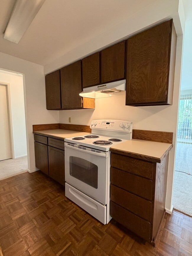 Photo - 1 Bed / 1 Bath Houghton condo in Kirkland $1,795/month Unit 325