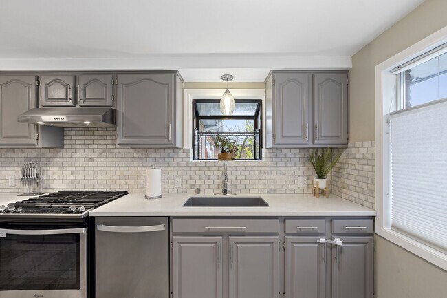 Photo - 1627 E Broadway