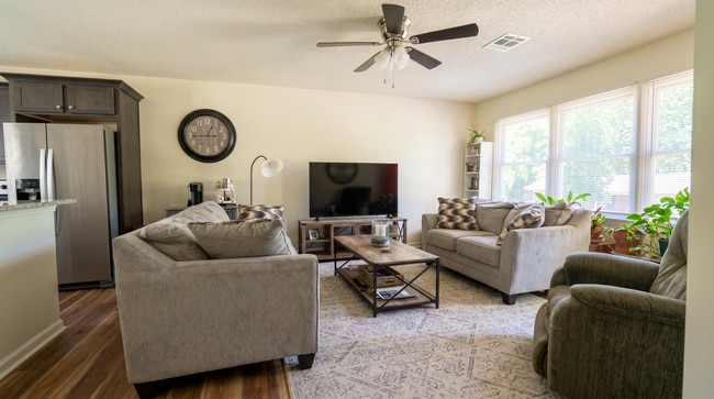 Photo - Country Club Apartments