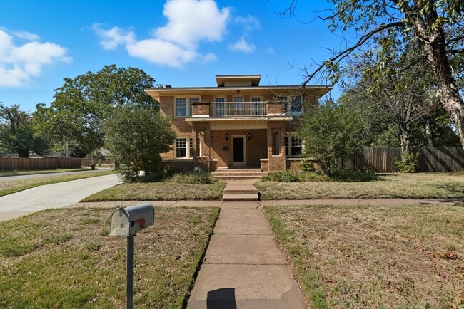 Photo - 1350 Amarillo St