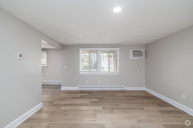 2BR, 1BA - 840SF - Living Room