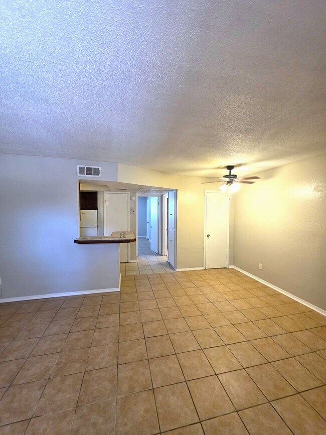 Photo - 3746 N Nicklas Ave Unidad 3746