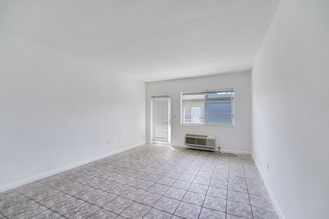 Photo - 6930 Rue Versailles Dr Unidad # 27