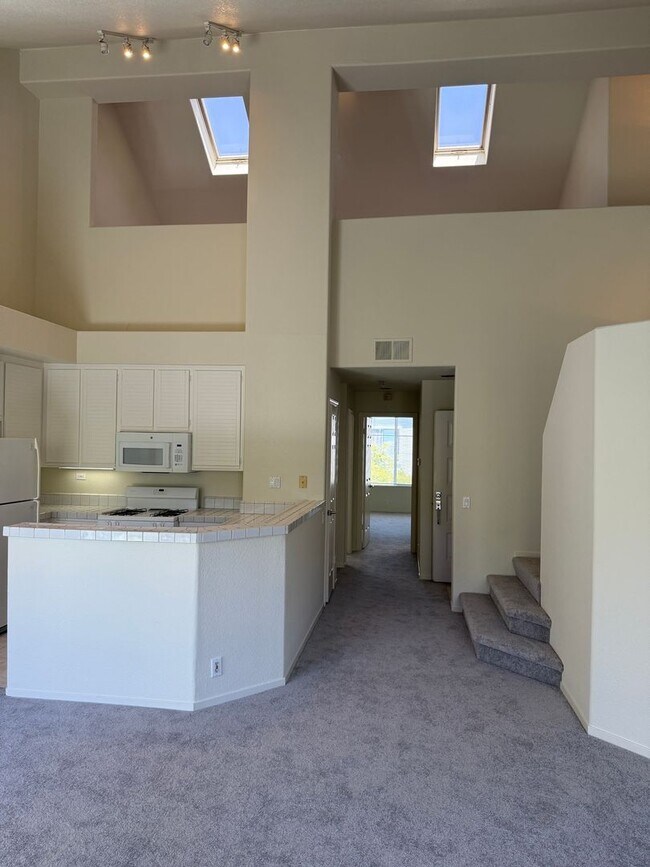 Photo - SPACIOUS 2 BEDROOM, 2 BATHROOM TOWNHOME  IN THE VILLAGIO. A NORTH SAN JOSE GEM. MUST SEE!!! Unidad 220