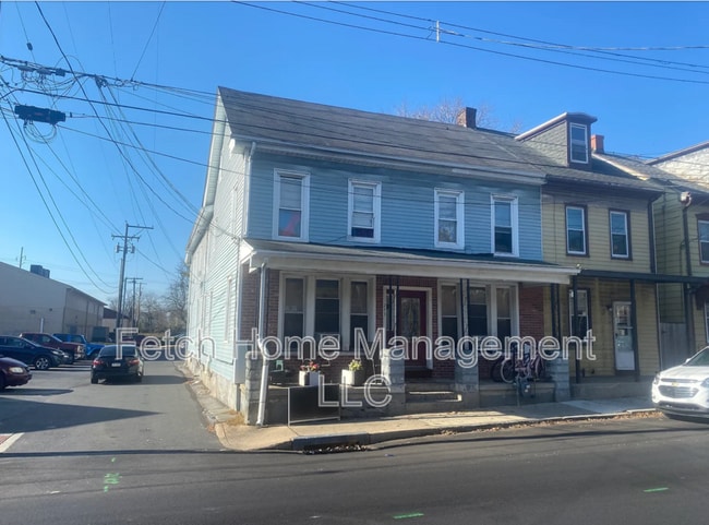 Building Photo - 243 S 10th St Rental