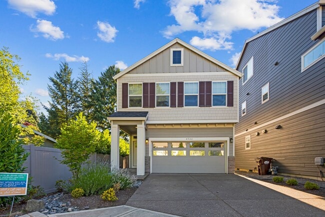 Building Photo - Stunning 3BD/3BATH Home in the Heart of Hi...