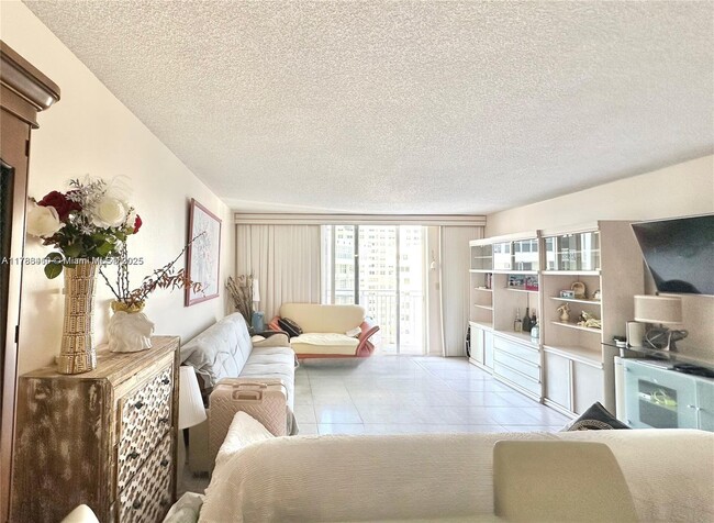 Building Photo - 1801 S Ocean Dr Unit 1042 Rental