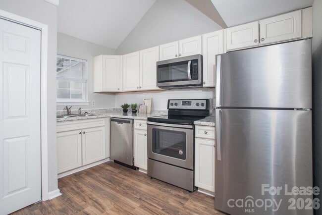 Photo - 355 Crown Point Dr