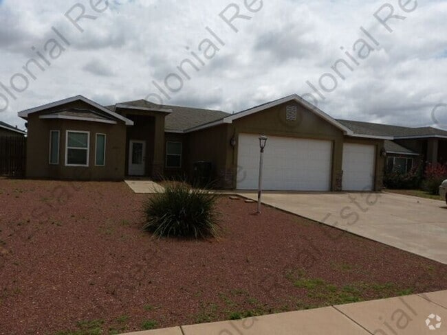 Building Photo - Spacious modern 4 bedroom home