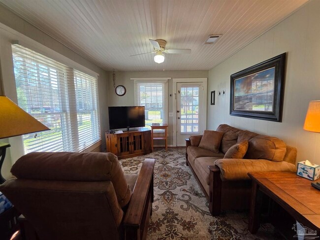 Photo - 430 S 1st St