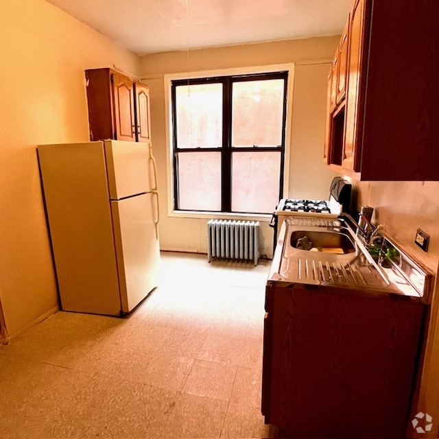 Building Photo - 1291 Bronx River Ave Unit 2 ft rear Rental