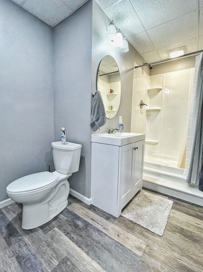 Photo - 1102 Bridge St