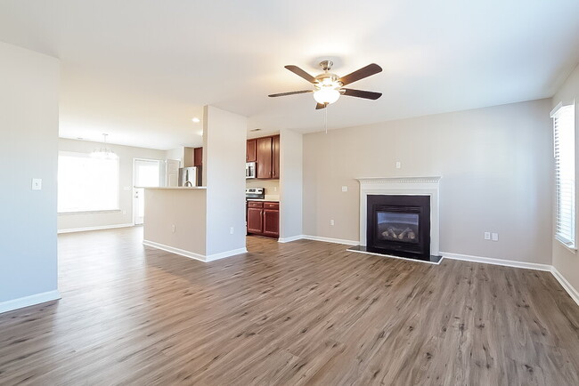 Photo - 900 Red Oak Tree Dr